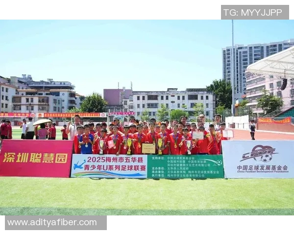 以青训为核心推动足球发展培养年轻人才打造未来之星